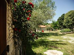 Tranquil Getaway With Shared Pool in Bale