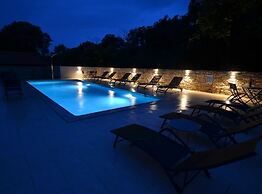 Tranquil Getaway With Shared Pool in Bale