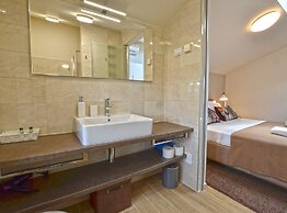 Tranquil Getaway With Shared Pool in Bale