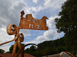 Tranquil Getaway With Shared Pool in Bale