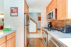 8 Mi to Lake Tahoe: Spacious Northstar Condo!
