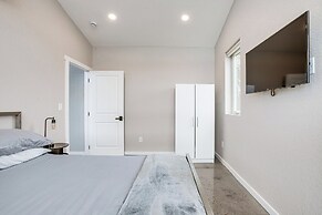 Walk to Trail: 'lookout Landing' Newly Built Home!