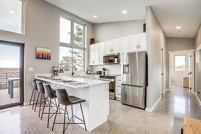 Walk to Trail: 'lookout Landing' Newly Built Home!