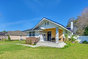 Modern Lakeland Golf Retreat w/ Putting Green