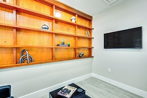 Modern Lakeland Golf Retreat w/ Putting Green