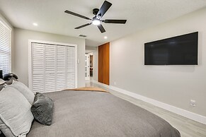 Modern Lakeland Golf Retreat w/ Putting Green