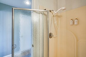 Luxury Lake Home, Amazing Views, Resort Amenities