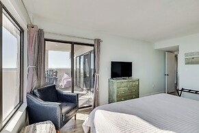 Walk to Beach: Emerald Isle Condo w/ Ocean View!