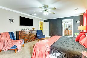 Entertainment-ready Yard: Spacious Riverdale Home