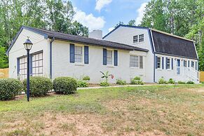 Entertainment-ready Yard: Spacious Riverdale Home