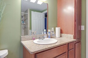 Entertainment-ready Yard: Spacious Riverdale Home