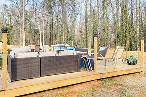 Entertainment-ready Yard: Spacious Riverdale Home