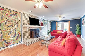 Entertainment-ready Yard: Spacious Riverdale Home