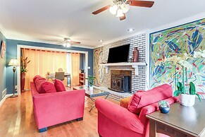 Entertainment-ready Yard: Spacious Riverdale Home