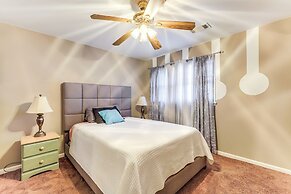 Entertainment-ready Yard: Spacious Riverdale Home