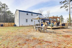 Entertainment-ready Yard: Spacious Riverdale Home
