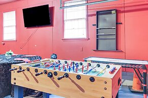 Entertainment-ready Yard: Spacious Riverdale Home