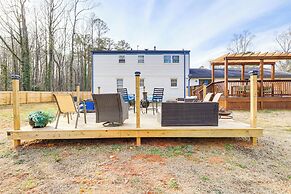 Entertainment-ready Yard: Spacious Riverdale Home