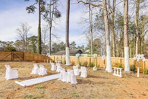 Entertainment-ready Yard: Spacious Riverdale Home