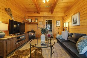 Mtn Views & Fire Pit: Couple's Escape in Mars Hill