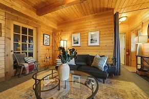 Mtn Views & Fire Pit: Couple's Escape in Mars Hill