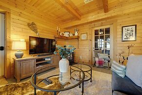 Mtn Views & Fire Pit: Couple's Escape in Mars Hill