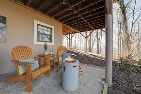 Mtn Views & Fire Pit: Couple's Escape in Mars Hill