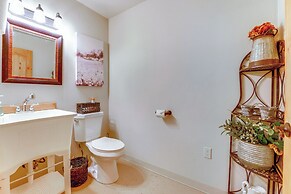 2 Mi to Dinosaur Journey Museum: Mtn-view Haven!