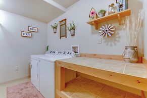 2 Mi to Dinosaur Journey Museum: Mtn-view Haven!