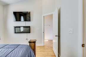 Lake Greenwood Getaway w/ Docks & Waterfront Views