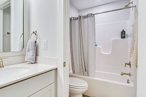 Lake Greenwood Getaway w/ Docks & Waterfront Views