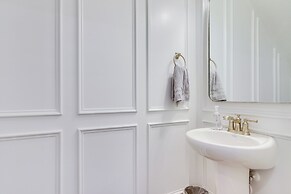 Lake Greenwood Getaway w/ Docks & Waterfront Views