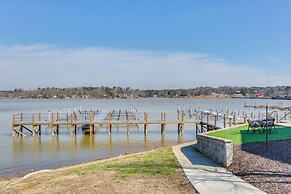 Lake Greenwood Getaway w/ Docks & Waterfront Views