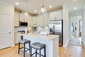 Lake Greenwood Getaway w/ Docks & Waterfront Views