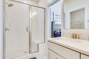 Lake Greenwood Getaway w/ Docks & Waterfront Views