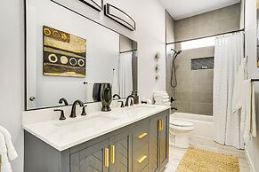 Walk to Lake: Modern Pet-friendly Home in Granbury