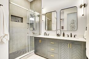 Walk to Lake: Modern Pet-friendly Home in Granbury