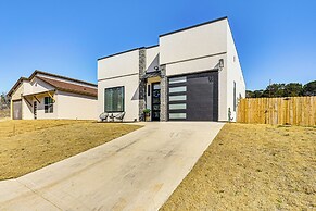 Walk to Lake: Modern Pet-friendly Home in Granbury