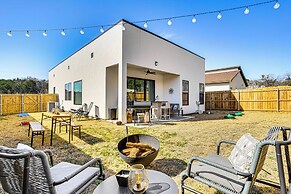 Walk to Lake: Modern Pet-friendly Home in Granbury