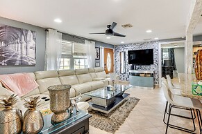 8 Mi to Sunset Beach: Home w/ Large Patio + Pool!