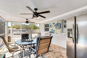 8 Mi to Sunset Beach: Home w/ Large Patio + Pool!