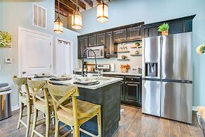Dtwn Loft in the Heart of Monett: Pets Welcome!