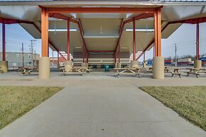 Dtwn Loft in the Heart of Monett: Pets Welcome!