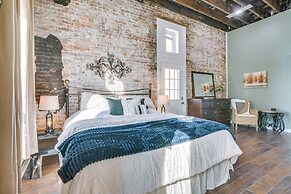 Dtwn Loft in the Heart of Monett: Pets Welcome!