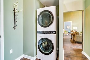 Dtwn Loft in the Heart of Monett: Pets Welcome!