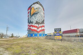 Dtwn Loft in the Heart of Monett: Pets Welcome!