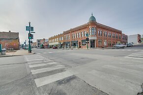 Dtwn Loft in the Heart of Monett: Pets Welcome!