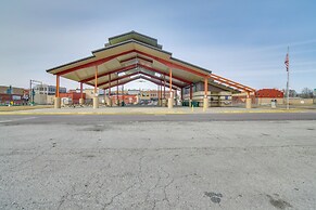 Dtwn Loft in the Heart of Monett: Pets Welcome!