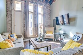 Dtwn Loft in the Heart of Monett: Pets Welcome!