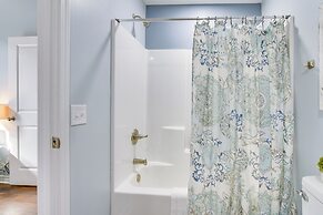 Dtwn Loft in the Heart of Monett: Pets Welcome!